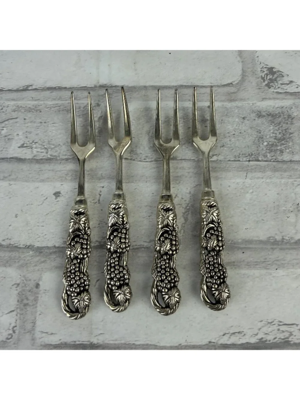 Godinger Silverplate Set of 4 Relish Forks Vine & Grape Grapevine 5 Inches